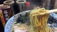 「背脂醤油ラーメン730円」@麺や ぶたコング 梅田本店の写真