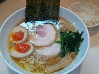 「らーめん中太麺、味玉」@らーめん将貴の写真