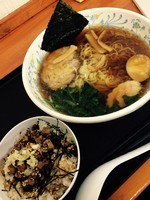 「醤油ラーメン¥190＋チャーシュー丼¥150」@ホロホロラーメンの写真