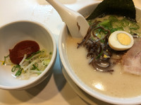 「辛豚骨ラーメン」@博多天神 新宿御苑店の写真