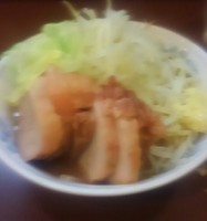 「豚増しラーメン　880円　ﾔｻｲ」@らーめん陸の写真