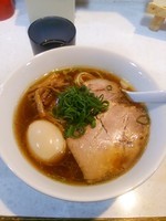 「名古屋コーチンの味玉入り醤油ラーメン大盛950円」@ラーメン星印の写真