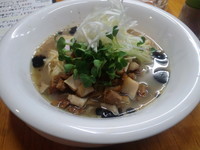 「白湯煮込そば880円」@麺酒処 ふくろうの写真