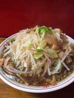 「小ラーメン700円カラメヤサイアブラ＋豚200円」@ザ・ラーメンスモールアックスの写真