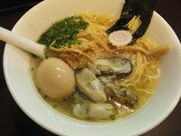 「牡蠣そば　850円＋味玉」@おおぜき中華そば店の写真