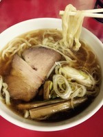 「手打ちラーメン¥650」@一品香 駅南店の写真