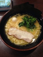 「豚骨醤油ラーメン➕麺硬め➕細麺」@吟家 誉田店の写真