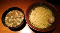 「醤油つけめん(あつもり)＋味付け玉子」@むてっぽうの写真
