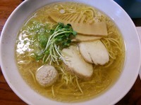 「鶏そば一番絞り（塩、比内地鶏スープ、麺硬め）」@中華そばつけそば 千思萬考の写真