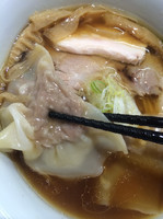 「醤油850円（トッピングに牛ワンタン、味玉）」@支那そば 孤高の写真