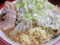 「ラーメン中盛り780円ニンニク増しネギ増し増し粉豚」@ジャンプの写真