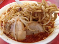 「豚玉ラーメン（中盛）＆辛味（大）」@ドン-キタモトの写真