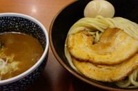 「特製濃厚魚介つけめん（中盛り無料）」@豚骨一燈 大塚店の写真