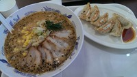 「ごま味噌チャーシュー麺、大盛、餃子セット」@幸楽苑 島忠ホームズ町田店の写真