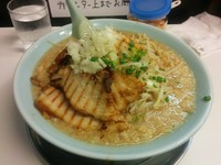 「ラーメン特盛り小豚」@らーめん 凌駕の写真