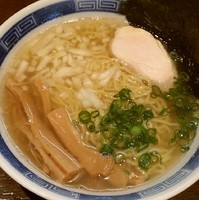 「【限定ランチ】ラーメン（昆布と煮干スープ）半ライス付５４０円」@麺屋 天海の写真