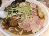 「ラーメン L＋サービス味玉」@TOKYO UNDER GROUND RAMEN 頑者の写真