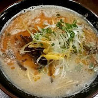 「赤～辛味仕立て～ ７００円＋替え玉１２０円」@博多ラーメン 焚屋の写真