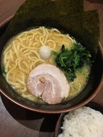 「ラーメン￥680＋ライス（無料）」@横濱家系ラーメン 壱角家 川越店の写真