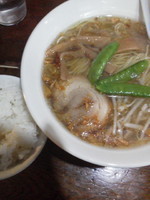 「塩ラーメン\700＋半ライス（ランチサービス）」@かおたんラーメンえんとつ屋 南青山店の写真