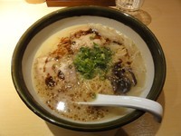 「鶏白湯黒らーめん」@らーめん大宝軒の写真