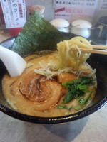 「白きちラーメン750円+ランチ替え玉100円」@ラーメン きちの写真