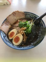 「黒醬油 太麺 味玉」@あぢとみ食堂の写真