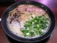 「らあめん ６８０円 ※バリカタ・こってり」@豚骨らあめん ちづる亭の写真