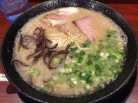 「らあめん 680円 替え玉100円 バリカタ」@豚骨らあめん ちづる亭の写真