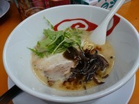 「とんこつらあめん 500円＋ビール」@味彩の写真