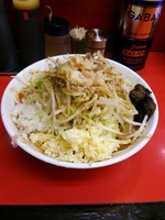 「味噌ラーメン(麺カタメ、ヤサイニンニクマシマシ、他全マシ)」@豚ラーメン 蕨店の写真