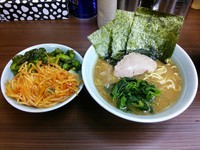 「ラーメン(カタメ・コイメ・油オオメ)」@横浜家系らーめん 武蔵家 川口店の写真