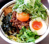 「カレー台湾まぜそば小+葱増し（半味玉ｻｰﾋﾞｽ　920円）」@麺屋 はなび 高畑本店の写真