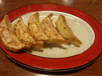 「焼き餃子302円」@東京とんこつ とんとら 天川大島店の写真