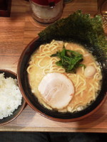 「ラーメン並\680＋ライス（無料）」@横浜家系ラーメン 壱角家 御徒町店の写真