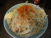 「小ブタ830円野菜マシ　ﾆﾝﾆｸマシマシ　カラメ　唐辛子」@ラーメン二郎 JR西口蒲田店の写真