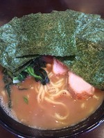 「ラーメン並あぶら少な目670円　クーポン海苔　ライス60円」@杉田家 千葉祐光店の写真
