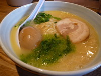 「味玉子入り」@らーめん まる玉 大島店の写真