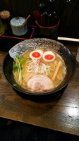 「天孫らー麺（しお）＋地鶏味玉子」@麺屋 天孫降臨 三宮本店の写真