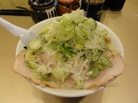 「しょうゆラーメン750円　メンマネギマシ」@超ごってり麺 ごっつ 秋葉原店の写真