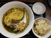 「しょっつる煮干らーめん＋あわび茸とあさりごはん」@ラーメン愉悦処 似星の写真