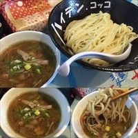 「魚貝豚つけ麺スパイシー 700円（めちゃスパイシーＢ）」@ハイデン.コッコFACTORYサマンサ・タマサの写真
