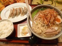 「ネギみそらーめん（918円）+ギョーザセット（432円）」@らーめん げんき屋 ひたちなか店の写真