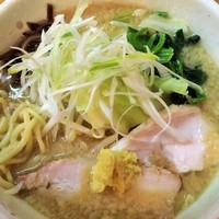 「濃厚背脂ミソラーメン800円気まぐれ丼350円」@麺や 福一の写真