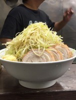 「大ブタラーメン（840円）+ネギ（100円）」@ラーメン二郎 横浜関内店の写真