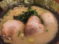 「豚骨醤油SP　８９０円」@横浜家系ラーメン 武骨家 鶴見西口店の写真