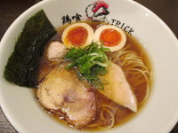 「味玉鶏の醤油ら～めん」@鶏喰～TRICK～の写真