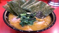 「ラーメン(中盛･麺硬め･味濃いめ)+海苔」@家系総本山 ラーメン吉村家の写真