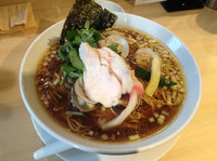 「蛤ＳＯＢＡ（大盛）￥1050」@むぎとオリーブ マーチエキュート神田万世橋店の写真