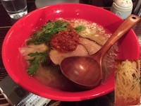 「赤丸塩らー麺」@横濱元町 塩らー麺 本丸亭 元町店の写真